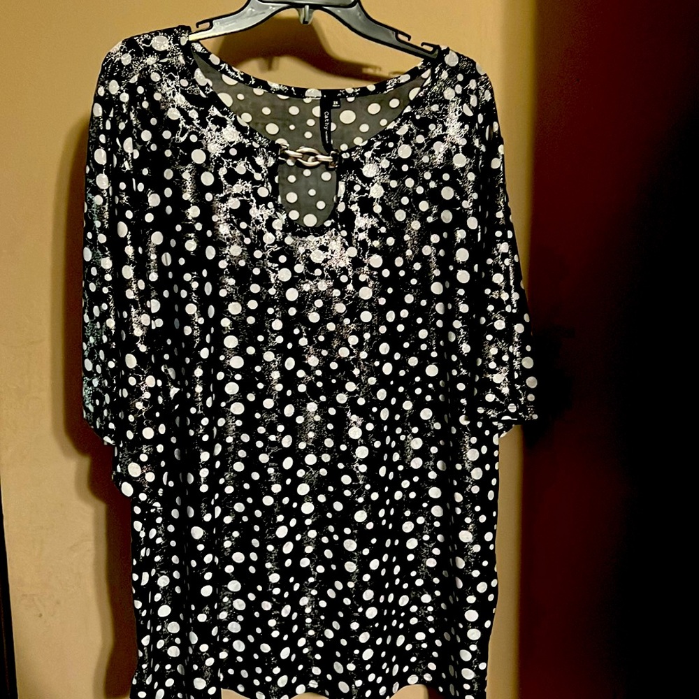 Cathy woman Blouse 2X Black w/White Polka Dots & Silver in Good Used Condition